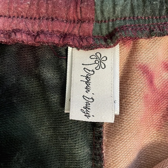 Dippin’ Daisy’s Tie dye set ( long sleeve crop top and shorts ) - Picture 4 of 8